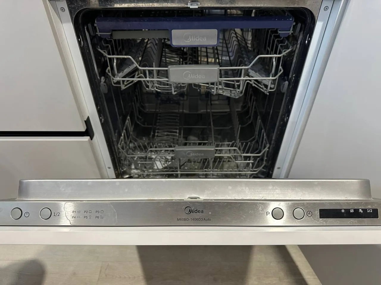 Посудомоечная машина Midea M60BD-1406D3 Auto перед ремонтом.